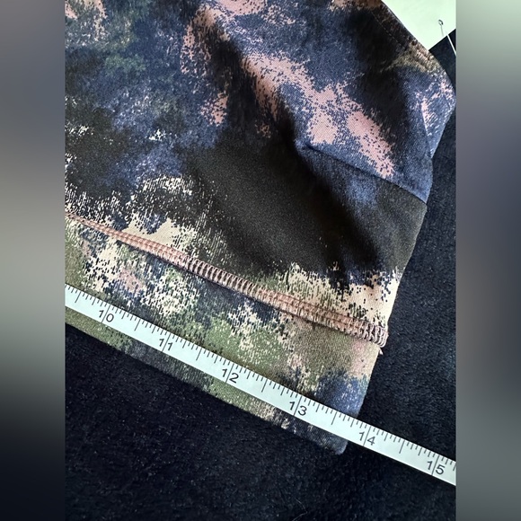 Jenni large work out top.  Purplish hues.   Comfortable 💜 - Picture 3 of 11